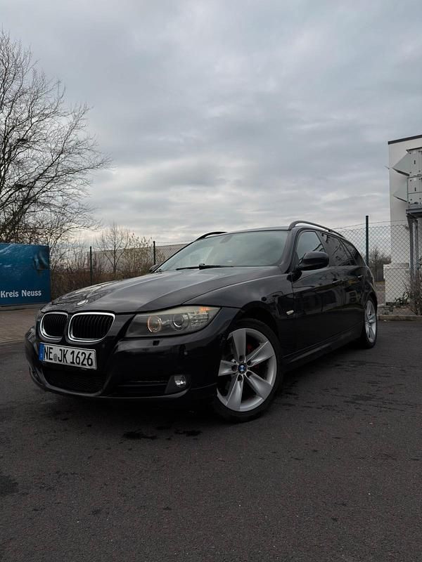 Schwarz Gebraucht 2009 BMW 320 Kombi | 2.199 € (Superpreis) - Bild 1/4