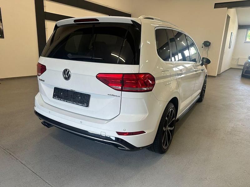 Gebraucht VW Touran Highline 150 PS (110 kW) 2018 Weiß Van / Kleinbus