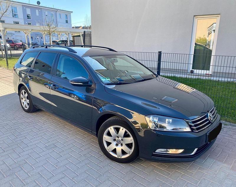 Gebraucht VW Passat 140 PS (102 kW) 2012 Grau Kombi