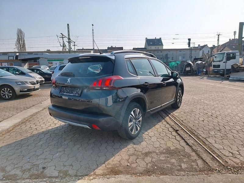 Gebraucht Peugeot 2008 Allure 131 PS (96 kW) 2019 Lackierung schwarz perla nera/ SUV