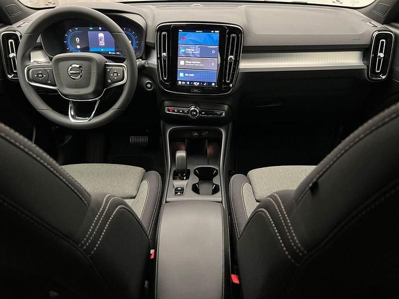 Gebraucht Volvo XC40 Core 197 PS (144 kW) 2023 Silber SUV