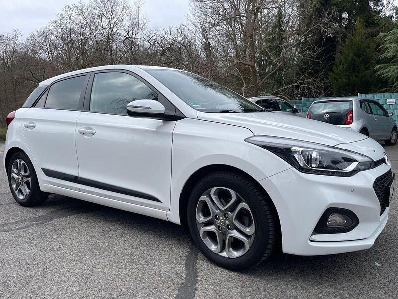 Weiß Gebraucht 2019 Hyundai i20 Style Kleinwagen | 9.800 € (Guter Preis) - Bild 1/4