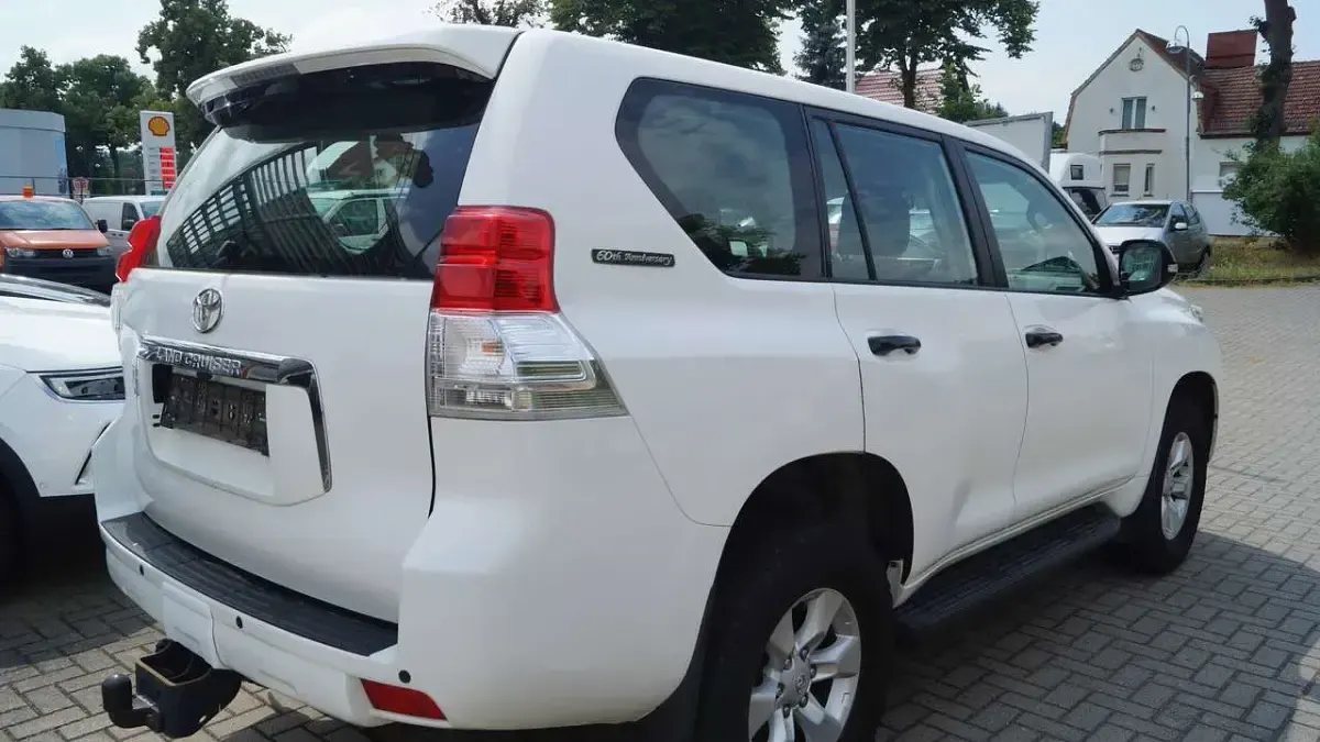 Gebraucht Toyota Land Cruiser Basis 190 PS (139 kW) 2013 Super white 2 SUV