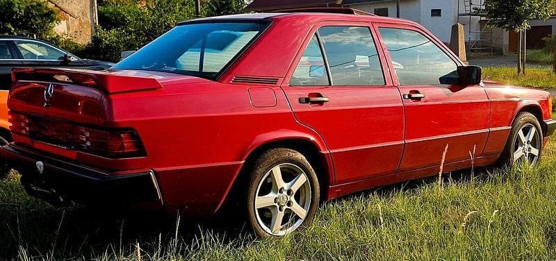 Gebraucht Mercedes 190 109 PS (80 kW) 1990 Rot Limousine