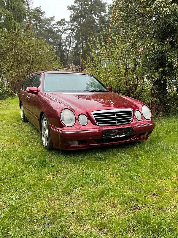 Second-hand Mercedes E430 1999 Roșu Berlinǎ
