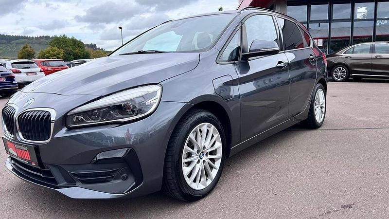 Grau Gebraucht 2020 BMW 225 Active Tourer Advantage Van / Kleinbus | 18.900 € (Fairer Preis) - Bild 1/4