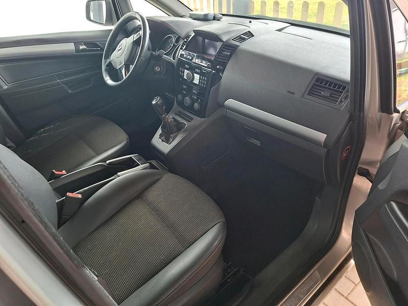 Gebraucht Opel Zafira 125 PS (91 kW) 2011 Andere farben Van / Kleinbus