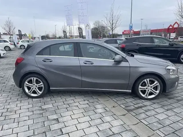 Gebraucht Mercedes A180 122 PS (89 kW) 2013 Grau Limousine