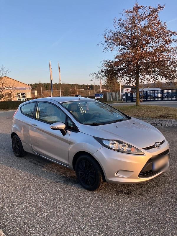 Gebraucht Ford Fiesta Trend 82 PS (60 kW) 2009 Silber Kleinwagen