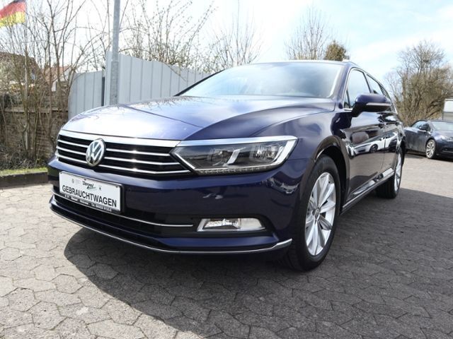 Gebraucht VW Passat Highline 150 PS (110 kW) 2018 Atlantic blue metallic Kombi