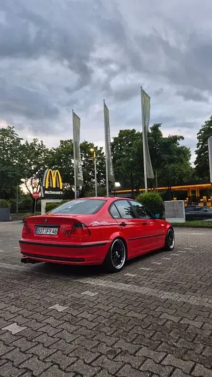 Gebraucht BMW 316 Performance 105 PS (77 kW) 1999 Rot Limousine