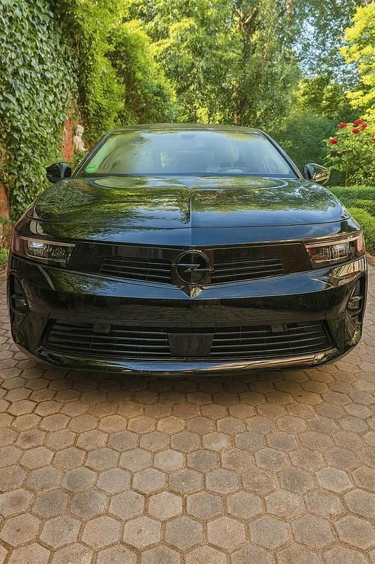 Schwarz Gebraucht 2023 Opel Astra GS Line Coupé | 19.999 € (Fairer Preis) - Bild 1/4