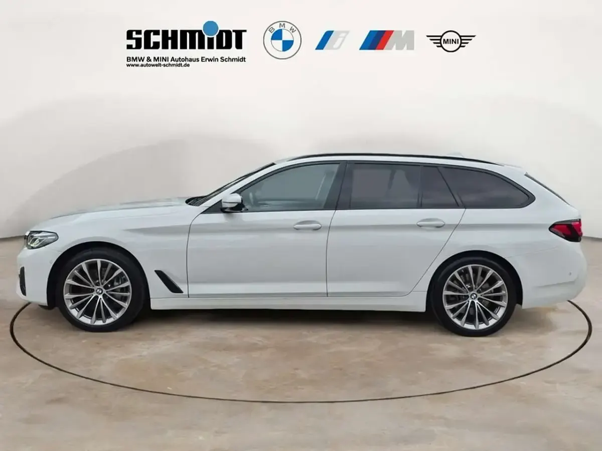 Gebraucht BMW 530 286 PS (210 kW) 2023 Alpinweiß uni Kombi
