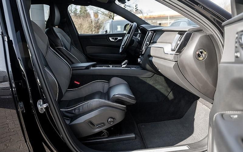 Gebraucht Volvo XC60 Plus 197 PS (144 kW) 2022 Schwarz SUV