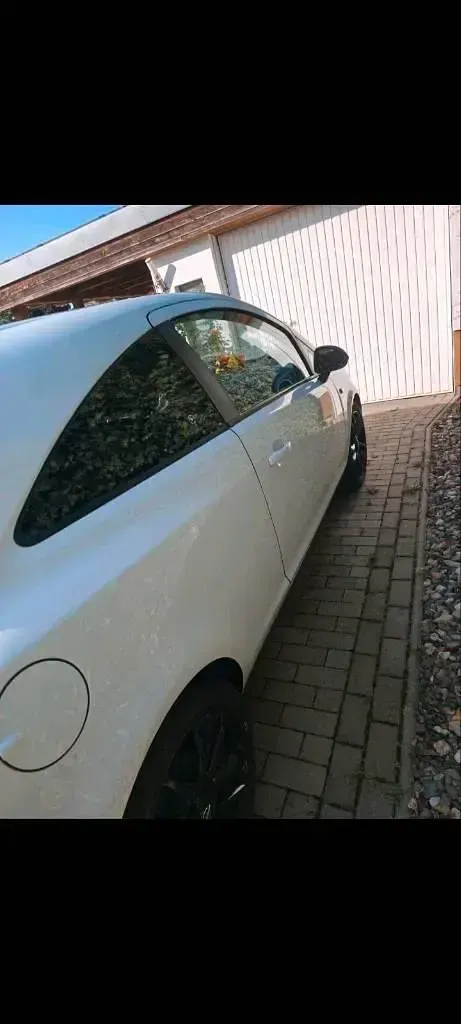 Gebraucht Opel Corsa 101 PS (74 kW) 2012 Weiß Kleinwagen