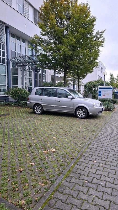 Silber Gebraucht 2004 Kia Carens Van / Kleinbus | 1.000 € (Fairer Preis) - Bild 1/4
