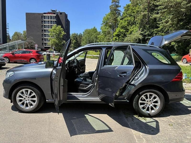 Gebraucht Mercedes GLE250 204 PS (150 kW) 2016 Grau SUV