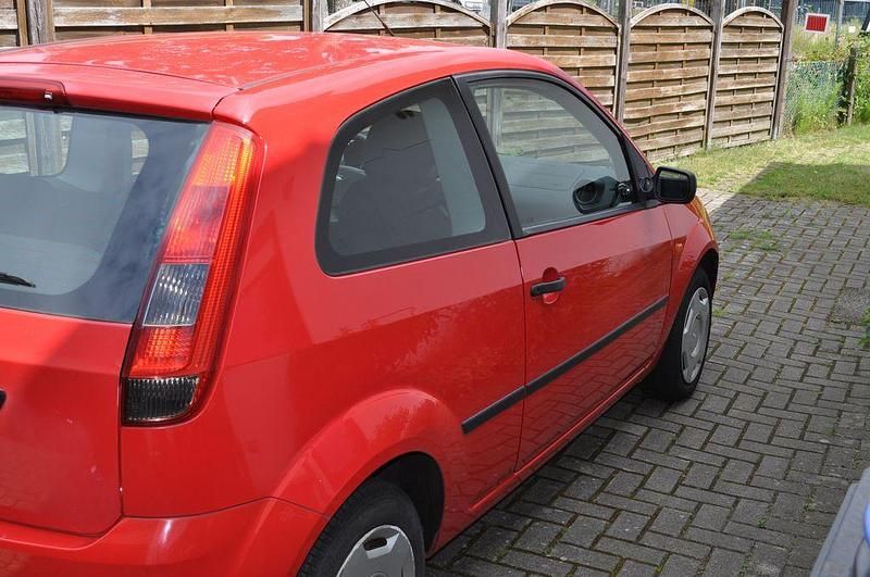 Gebraucht Ford Fiesta 60 PS (44 kW) 2005 Rot Kleinwagen