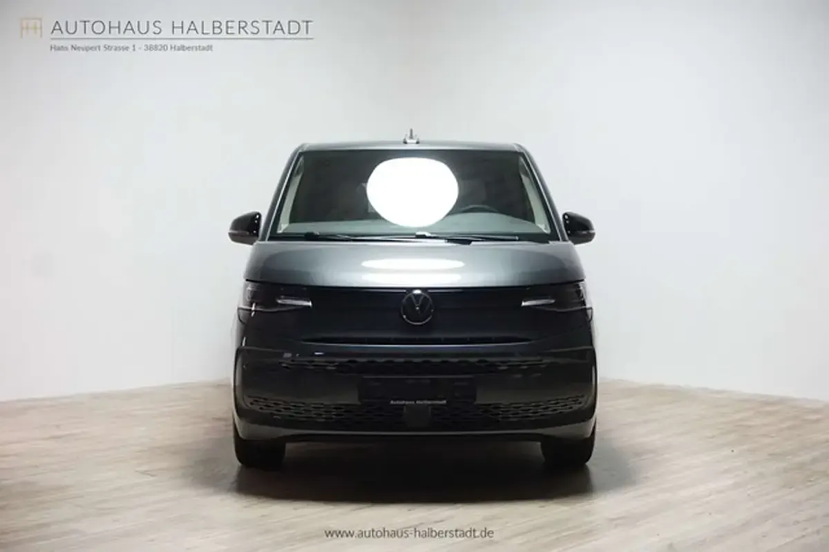 Gebraucht VW Multivan 245 PS (180 kW) 2025 Grau Van / Kleinbus