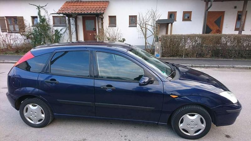 Gebraucht Ford Focus Futura 101 PS (74 kW) 2004 Atlantikblau Limousine