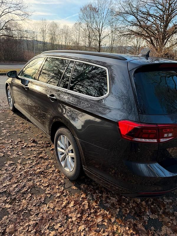 Gebraucht VW Passat 150 PS (110 kW) 2019 Grau Kombi