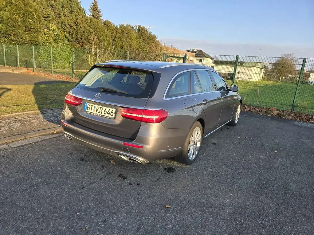Gebraucht Mercedes E350 Avantgarde 286 PS (210 kW) 2019 Grau Kombi
