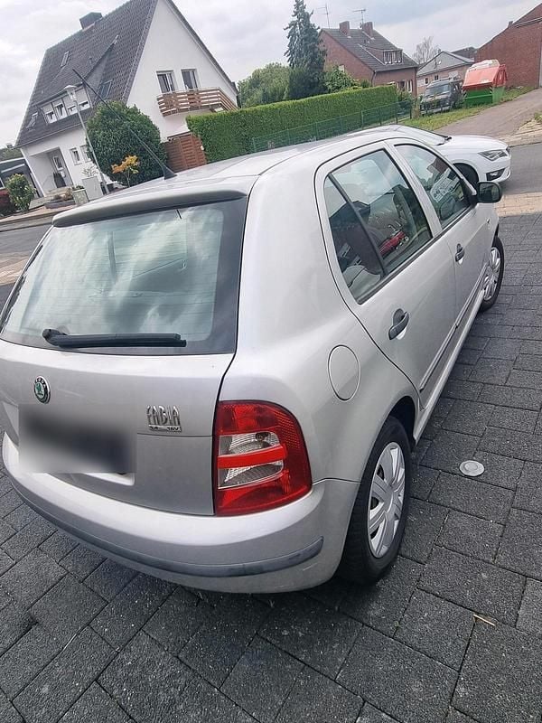Grau Gebraucht 2001 Skoda Fabia Kombi | 450 € (Fairer Preis) - Bild 1/4