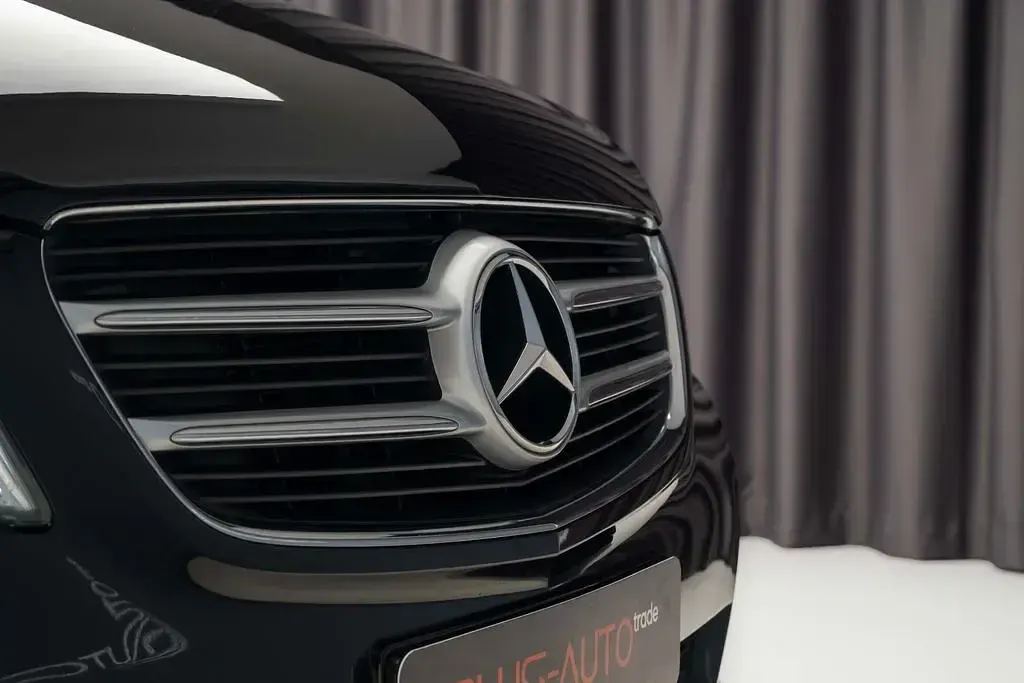 Gebraucht Mercedes V200 Avantgarde 163 PS (119 kW) 2018 Schwarz Van / Kleinbus