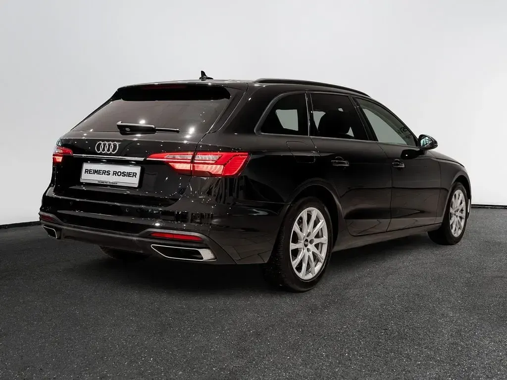 Gebraucht Audi A4 Basis 150 PS (110 kW) 2022 Schwarz Kombi