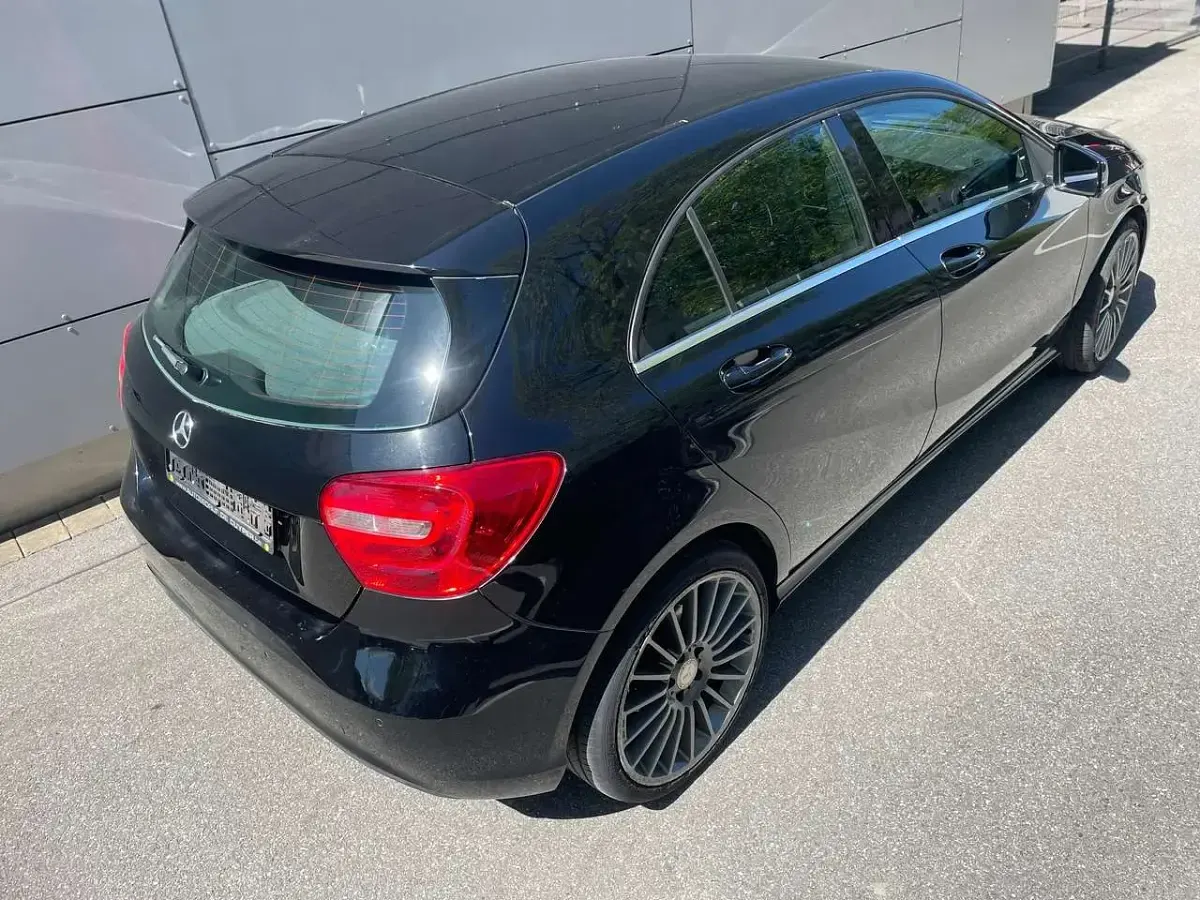Gebraucht Mercedes A180 Sport 122 PS (89 kW) 2013 Obsidian schwarz Kleinwagen