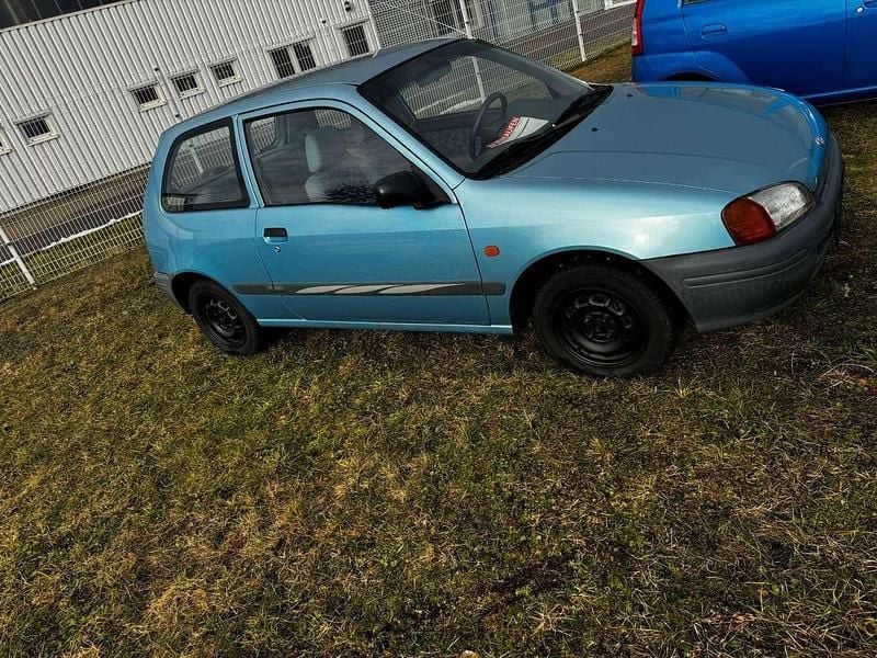 Gebraucht Toyota Starlet 75 PS (55 kW) 1998 Blau Kleinwagen