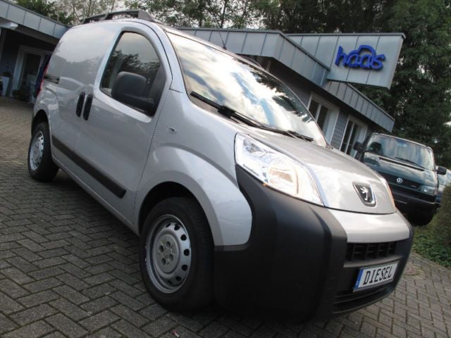 Silber metallic Gebraucht 2011 Peugeot Bipper Avantage Van / Kleinbus | 6.487 € - Bild 1/4