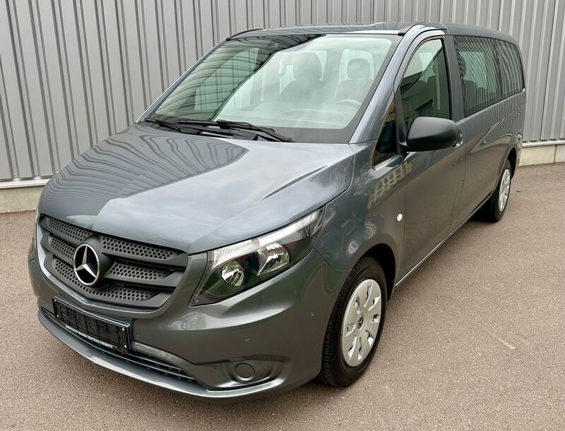 Grau Gebraucht 2018 Mercedes Vito Van / Kleinbus | 29.995 € - Bild 1/4