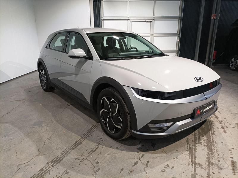 Grau Gebraucht 2022 Hyundai Ioniq Dynamiq Kleinwagen | 24.220 € (Superpreis) - Bild 1/4