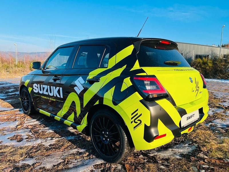 Neu Suzuki Swift Comfort+ 83 PS (61 kW) 2026 Schwarz Limousine