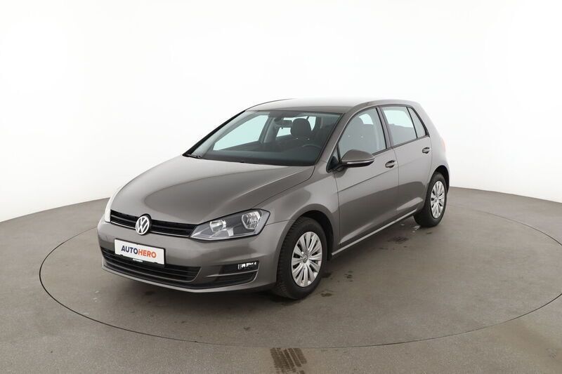 Grau Gebraucht 2015 VW Golf VII Comfortline Limousine | 10.000 € (Fairer Preis) - Bild 1/4