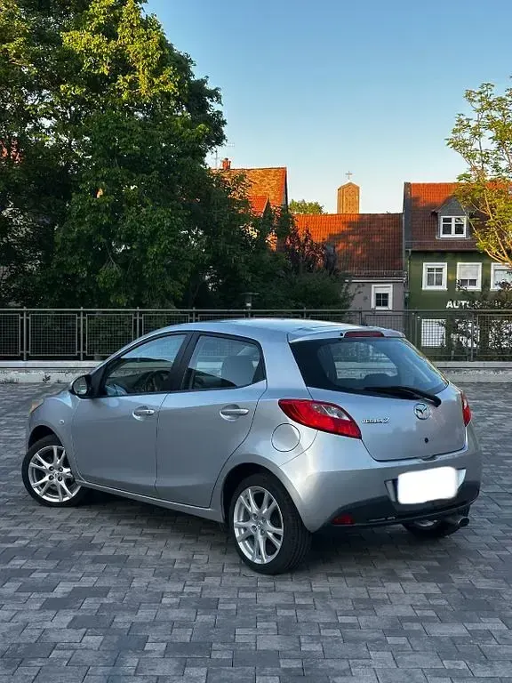 Usata Mazda 2 Impuls 75 CV (55 kW) 2007 Argento Utilitaria