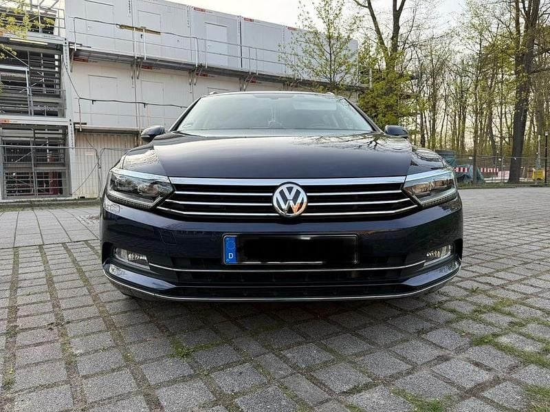 Gebraucht VW Passat 220 PS (161 kW) 2017 Blau Kombi