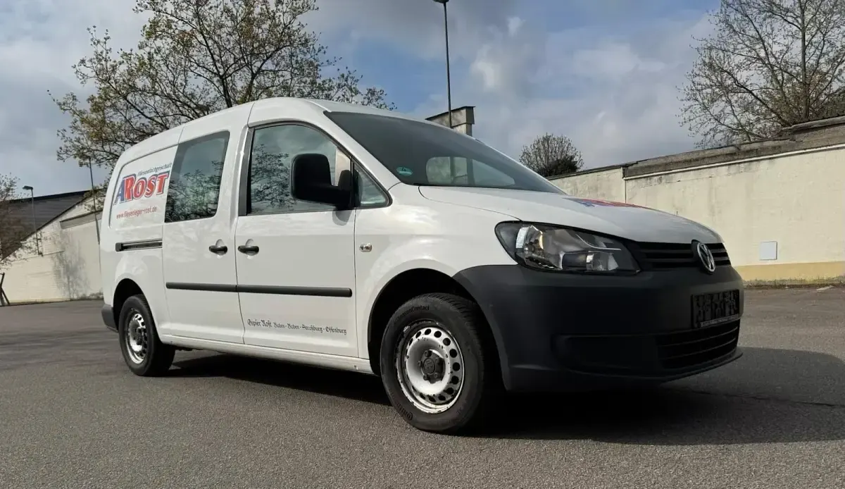 Second-hand VW Caddy 102 CP (75 kW) 2013 Alb Monovolum