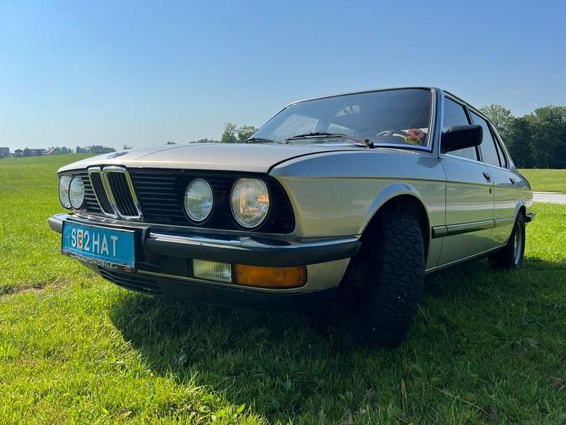 Gebraucht BMW 524 116 PS (85 kW) 1984 Gold Limousine