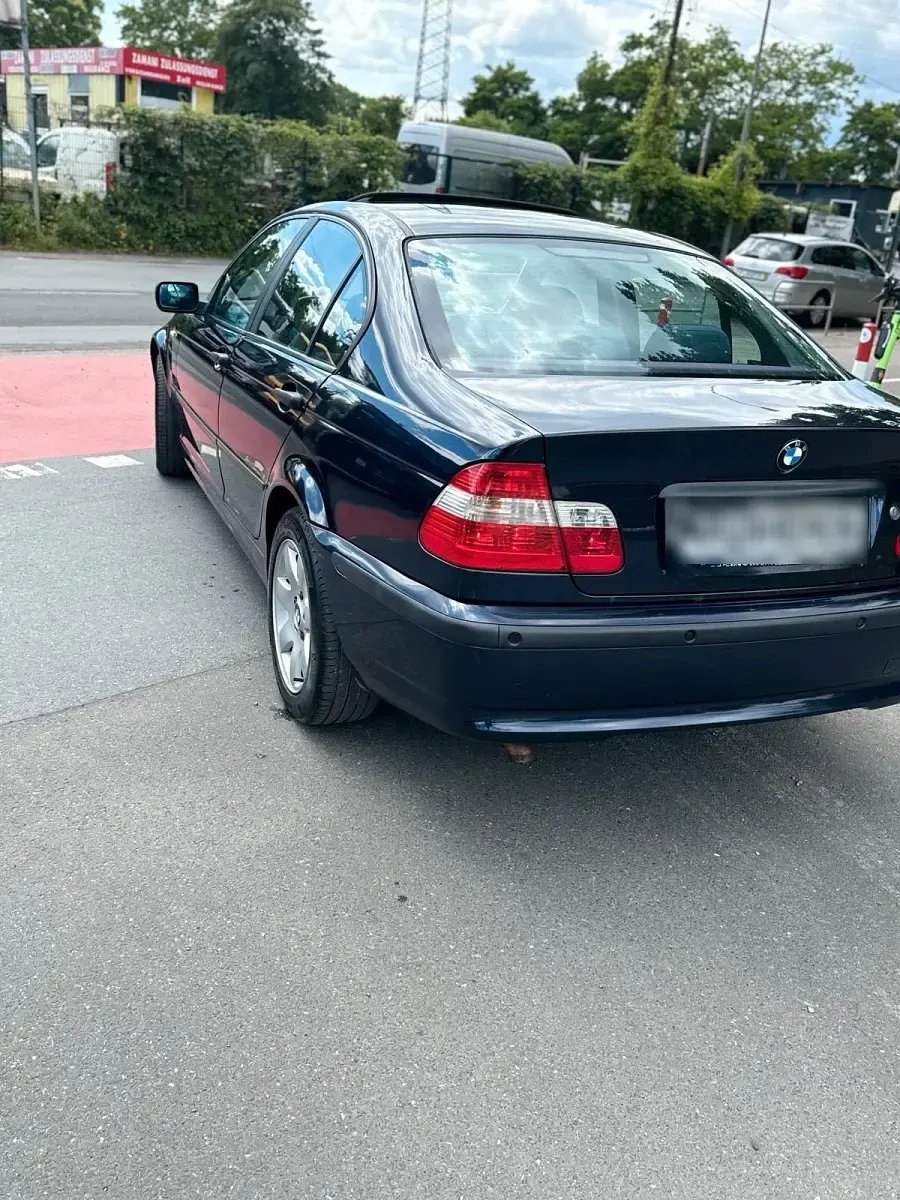 Gebraucht BMW 320 150 PS (110 kW) 2004 Blau Limousine