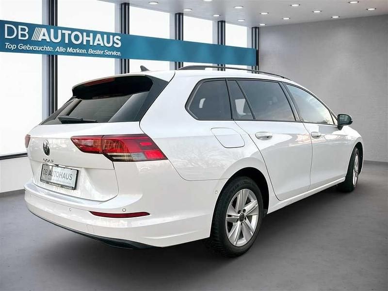 Gebraucht VW Golf VIII Life 131 PS (96 kW) 2023 Weiß Kombi