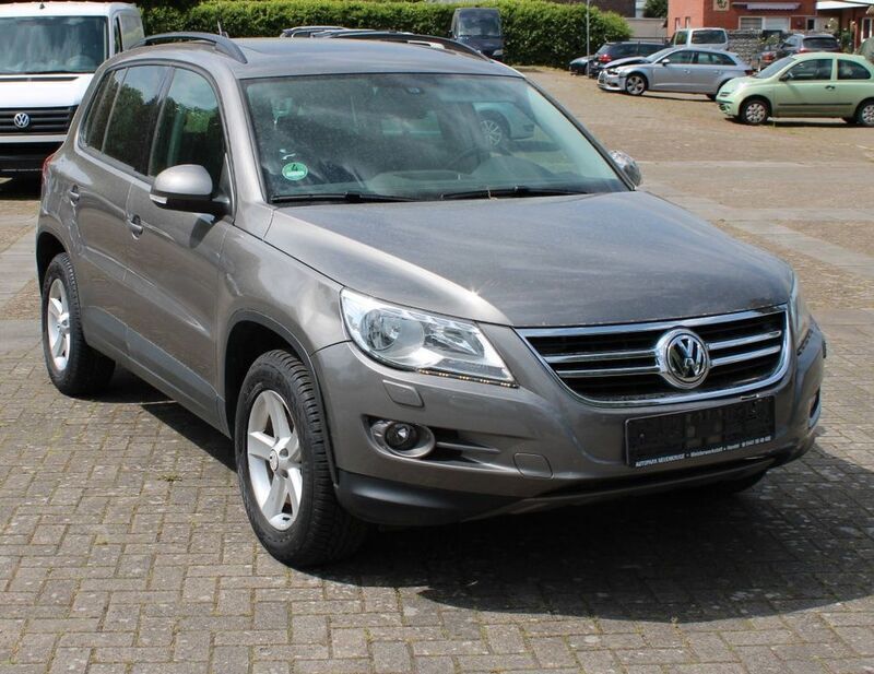 Grau Gebraucht 2009 VW Tiguan Track & Field SUV | 4.750 € (Fairer Preis) - Bild 1/4