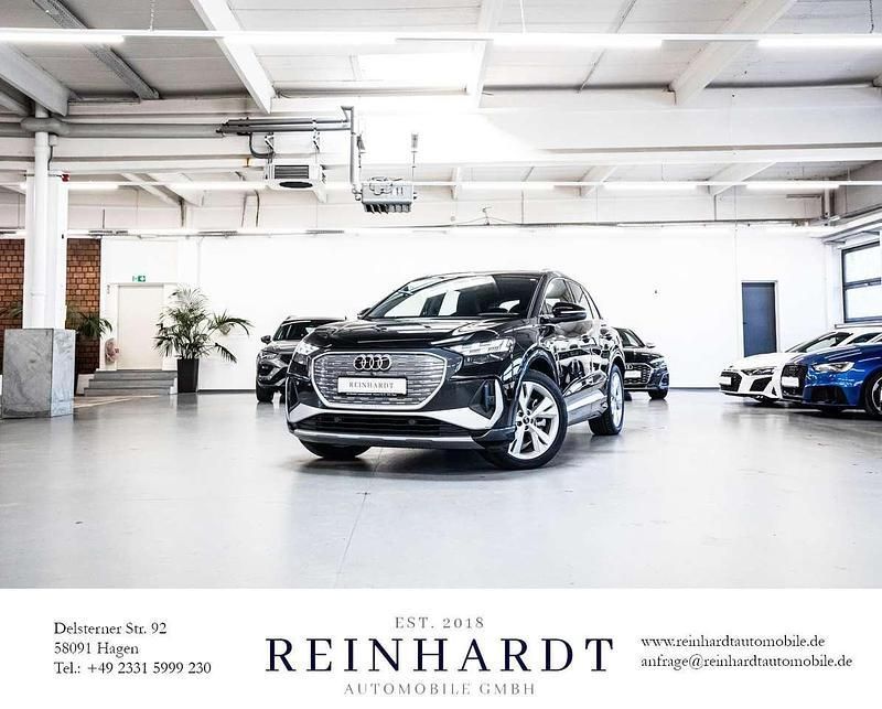 Mythosschwarz metallic Gebraucht 2024 Audi Q4 e-tron S-Line SUV | 41.810 € - Bild 1/3