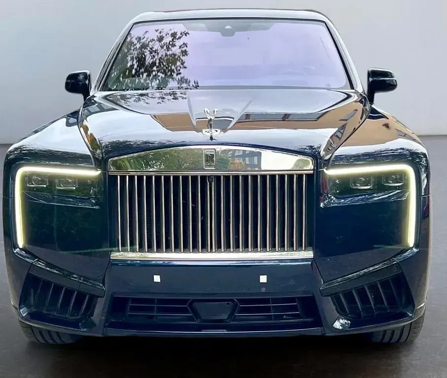 Neu Rolls Royce Cullinan 571 PS (419 kW) 2026 Blau SUV
