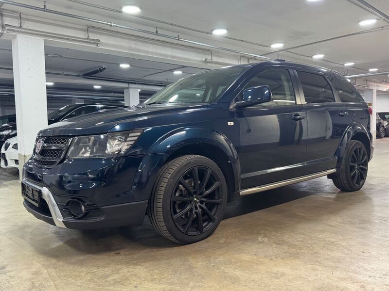 Blau Gebraucht 2015 Fiat Freemont Cross SUV | 10.999 € (Fairer Preis) - Bild 1/4