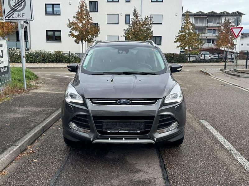 Grau Gebraucht 2016 Ford Kuga Individual SUV | 7.490 € (Superpreis) - Bild 1/4