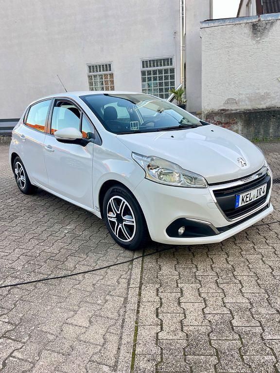 Weiß Gebraucht 2017 Peugeot 208 Kleinwagen | 5.600 € (Fairer Preis) - Bild 1/4