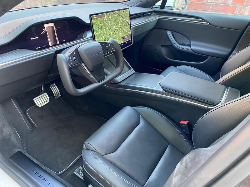 Used Tesla Model S Plaid 759 kW (1033 HP) 2023 White Hatchback
