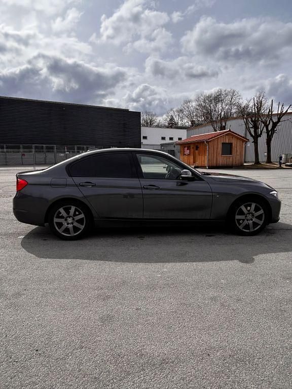 Gebraucht BMW 320 Sport Line 184 PS (135 kW) 2012 Grau Limousine